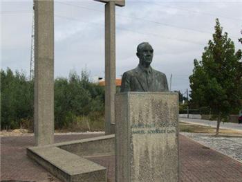 Monumento Manuel Rodrigues Lapa 
